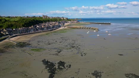 Herrliche-Aussicht-Auf-Die-Küste-Und-Den-Strand-Von-Cancale-Bei-Ebbe