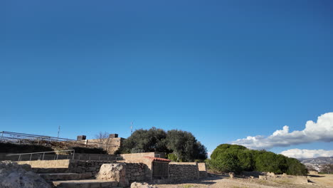 Ruinas-Antiguas-En-Pafos,-Chipre,-Con-Muros-De-Piedra-Y-Restos-De-Estructuras.
