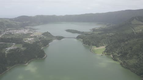 Lush-greenery-and-serene-lake-view-of-Sete-Cidades-in-Portugal,-aerial-perspective