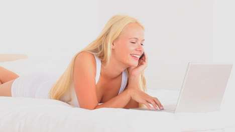 Lovely-woman-with-a-laptop-