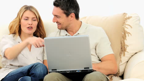 Pretty-couple-using-a-laptop