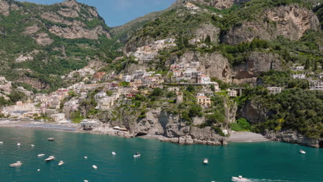 Aerial:-Slow-panoramic-shot-of-Amalfi-coast-and-Positano,-Italy-on-a-sunny-day