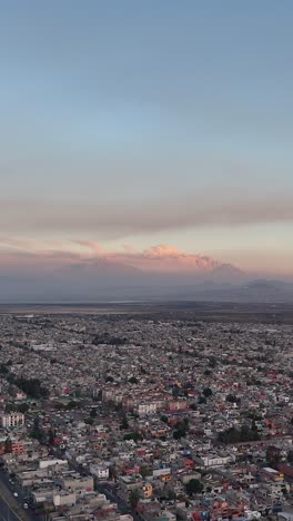 Vista-De-Ecatepec-Con-Los-Volcanes-Del-Valle-De-México-Al-Fondo