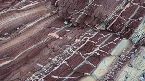Kalksteinschichten-Muster-In-Der-Landschaft-Von-Grönland-Und-Segelsällskapet-Fjord