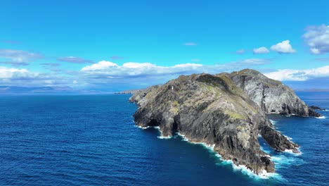 Irland,-Epische-Orte,-Sheeps-Head-Leuchtturm,-Atemberaubende-Isolation,-Eingang-Zur-Bantry-Bay,-Schönheit-Des-Wild-Atlantic-Way