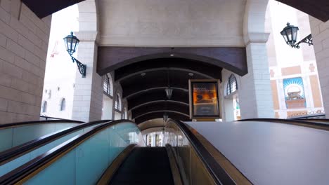 Covered-escalator-in-Las-Vegas,-showcasing-elegant-architecture-and-vibrant-advertisements