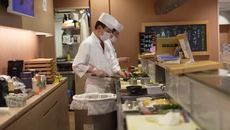 Sushi-Master,-Itamae,-Auténtico-Restaurante-Japonés-En-Japón