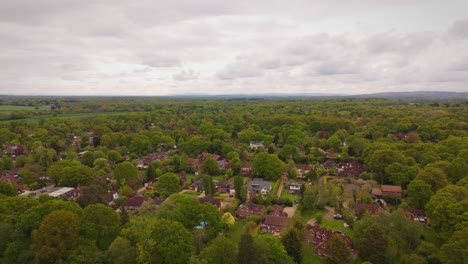 Drohnenaufnahme-Der-Kleinstadt-Ifold-In-Surrey