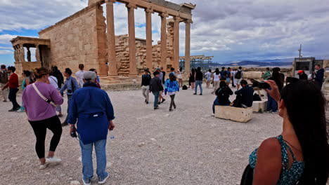 Das-Erechtheion-Oder-Tempel-Der-Athena-Polias-Ist-Ein-Antiker-Griechischer-Ionischer-Tempel-Auf-Der-Akropolis-In-Athen
