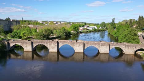 Puente-Viejo-De-Saint-Etienne-Sobre-El-Río-Vienne,-Limoges-En-Francia