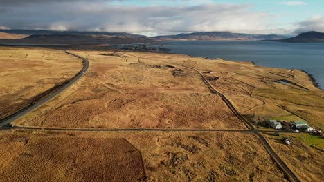 Toma-De-Drones-De-Llanuras-Y-Paisajes-En-Islandia-Durante-El-Invierno2