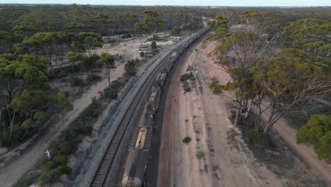 Treibstoff-Güterzug-Fährt-Durch-Die-Gegend-Von-Esperance-In-Westaustralien
