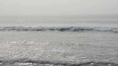 Zeitlupenaufnahmen-Von-Meereswellen,-Mumbai-Bandra-Worli-Sea-Link-Flyover