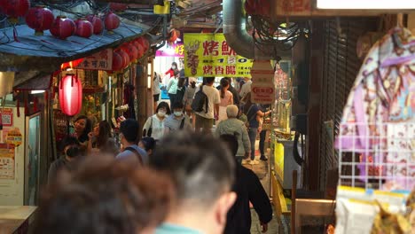 Bustling-Jiufen-Old-Street,-a-charming-Taiwan-mountain-village-with-crowds-wandering-through-narrow-lanes-lined-with-food-stalls,-souvenir-shops,-and-quaint-gift-boutiques