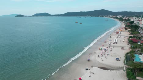 tourist-beach-in-Florianópolis,-Brazil