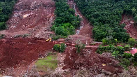 Destrucción-De-La-Naturaleza,-Vegetación-Y-árboles-Arrancados,-Terreno-Dañado,-Antena