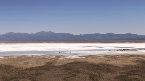 órbita-Aérea-De-Drones-Sobre-Las-Salinas-Grandes-De-Las-Provincias-De-Jujuy-Y-Salta,-Argentina