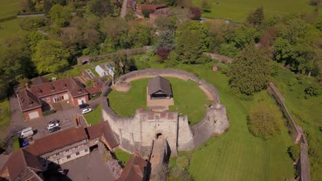 Pequeño-Castillo-Inglés-Ubicado-En-Farnham,-Surrey