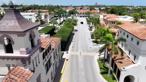 Einkaufsviertel-Aus-Der-Luft-In-Palm-Beach,-Florida