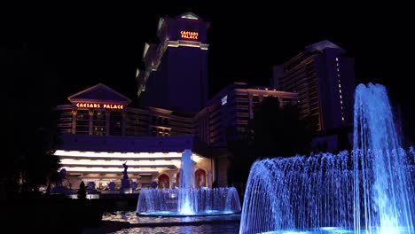 Las-Vegas-Bei-Nacht,-Springbrunnen-Vor-Dem-Caesars-Palace-Casino-Hotel