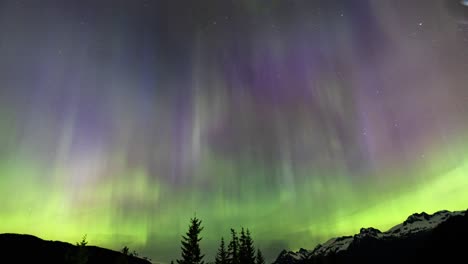 Malerische-Aurora-Borealis-Nordlichter---Zeitraffer