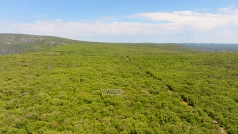 La-Vista-Aérea-Del-Laboratorio-Al-Aire-Libre-En-Puéchabon-Muestra-Un-Vasto-Y-Diverso-Panorama-De-Investigación.