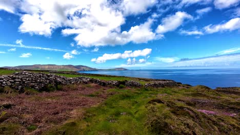 Irlanda-Lugares-épicos-Bacalaos-Cabeza-Oeste-Paisaje-De-Corcho-Belleza-Salvaje-Principios-De-Verano