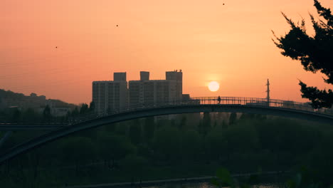 Seonyudo-Footbridge-Across-Hangang-River-At-Sunset-In-Seoul,-South-Korea