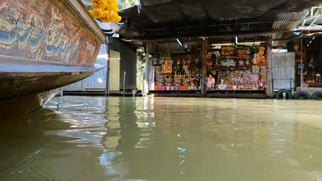 Vista-Del-Nivel-Del-Agua-En-El-Mercado-Flotante-De-Bangkok.