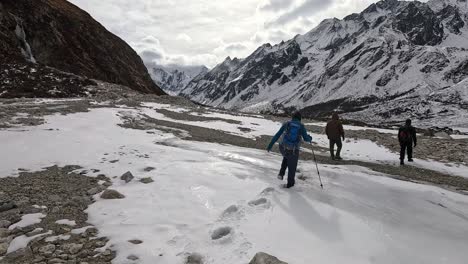 Following-a-group-of-hikers-crossing-icy-and-snowy-plains