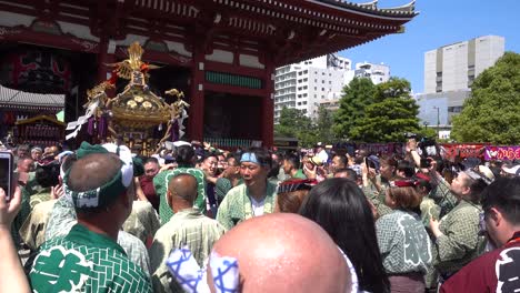 Busy-scenery-at-famous-Sanja-Matsuri-Festival-at-Sensoji-shrine-in-Asakusa