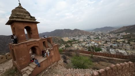 Jaipur,-Rajasthan,-Indien,-Malerischer,-Atemberaubender-Sonnenuntergang,-FPV-Luftaufnahme-Des-Alten-Antiken-Tals