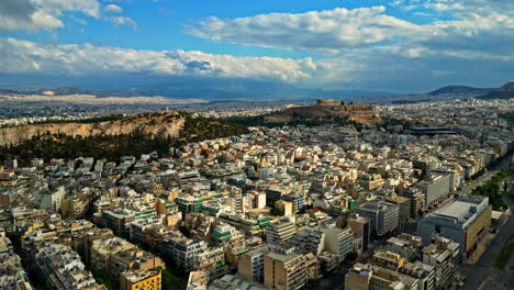 Vista-Aérea-Del-Horizonte-De-Atenas,-Grecia,-Acrópolis-En-La-Distancia