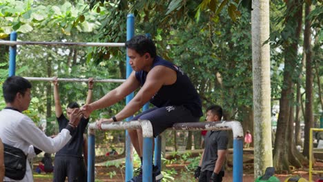 Sportliches-Training,-Bauchmuskeltraining,-Körperliche-Gesunde-Bewegung