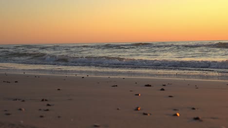 Toma-Deslizante-De-La-Puesta-De-Sol-Sobre-El-Mar-Del-Norte