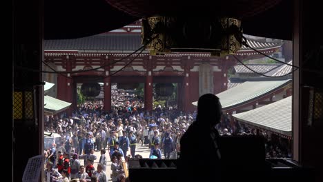 Wunderschöner-Blick-Auf-Die-Silhouette-Des-Asakusa-Ansatzes-Während-Des-Sanja-Matusri-Festivals