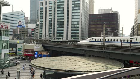 Incredible-scenery-over-Tokyo-with-bullet-train-passing-through