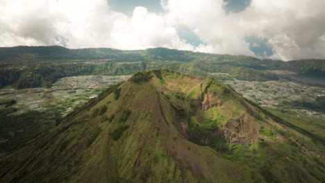 Bewölkter-Tag-über-Dem-Krater-Des-Mount-Batur-Auf-Der-Insel-Bali,-Indonesien