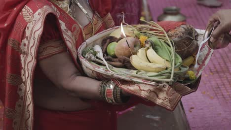 indian-women-worshiping-hindu-almighty-sun-god-with-holy-offerings-at-chhath-festival-video-is-taken-at-jodhpur-rajasthan-india-on-Nov-20-2023