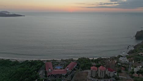 Meeresglühen:-Ruhe-Bei-Sonnenuntergang-An-Der-Küste
