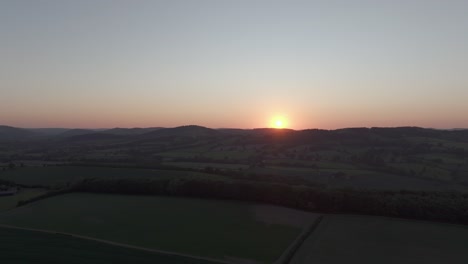 Puesta-De-Sol-A-Primera-Hora-De-La-Tarde-Sobre-Las-Colinas