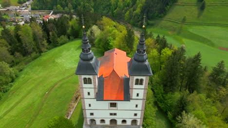 Picturesque-setting,-Cerkev-sv-Volbenka,-little-Slovenian-church,-aerial