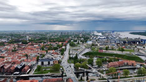 Klaipeda-cityscape-on-a-cold-day-with-cloudy-skies-and-view-of-the-port