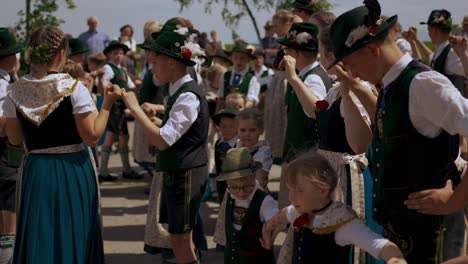 Traditional-maypole-children-dance