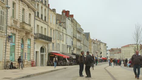 Tourists-and-pedestrians-walking-in-historical-french-town-center