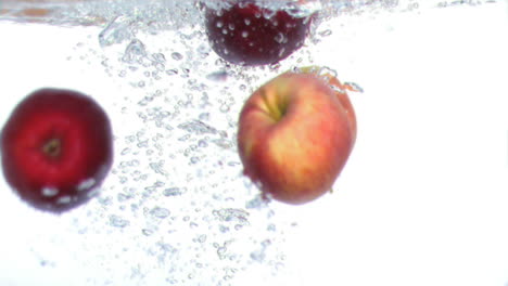 Apples-falling-into-water-in-super-slow-motion