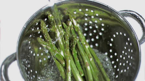 Asparagus-being-washed-in-super-slow-motion