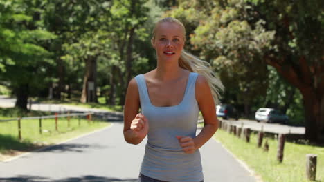 A-smiling-woman-jogs-towards-the-camera