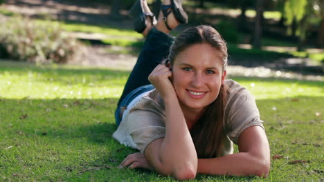 Woman-lying-in-the-shade-