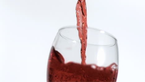 Rotwein-Wird-In-Superzeitlupe-Eingeschenkt